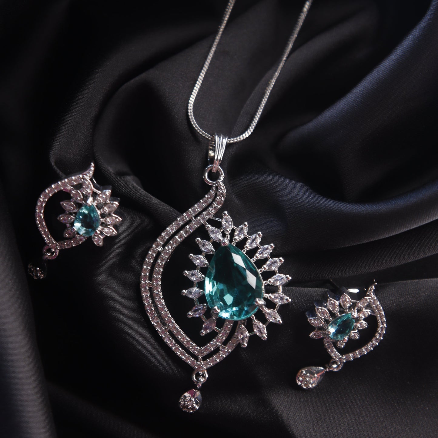 Vera Emerald Green AD Jewelry Pendant Set with Earrings